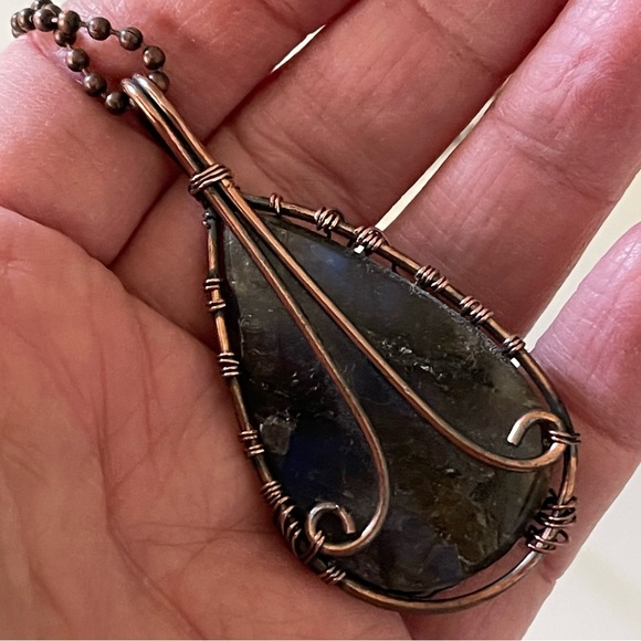 ARTISAN Labradorite Copper Wire Wrapped Tree of Life Pendant Necklace - Picture 9 of 13